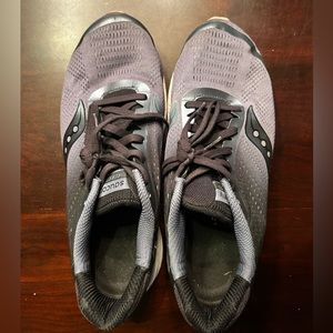 Mens Saucony Everun running shoes